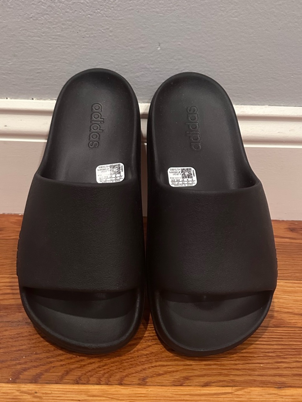 adidas Black Slide Sandals - Adilette Lumia J Kids size 5, fits women’s size 7